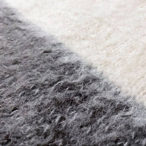 UO Color-Block Sweater - Picture 5 of 8